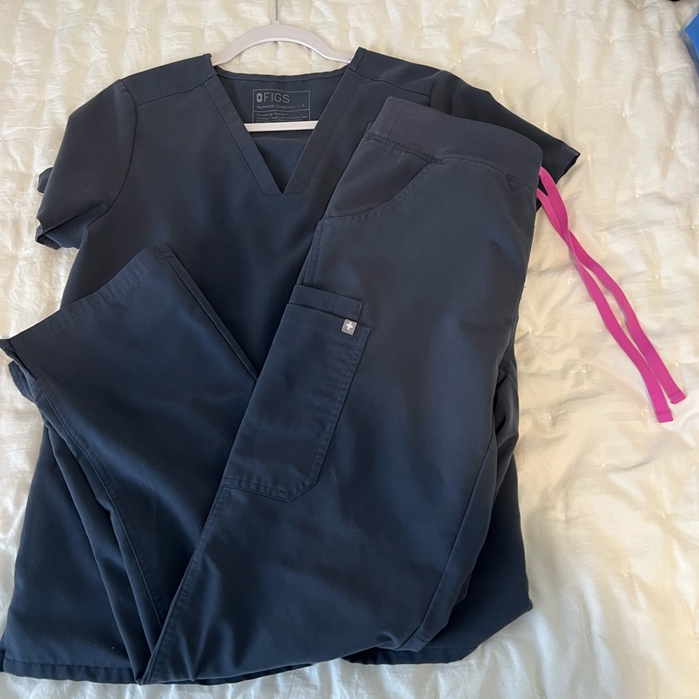Grey Figs scrub set